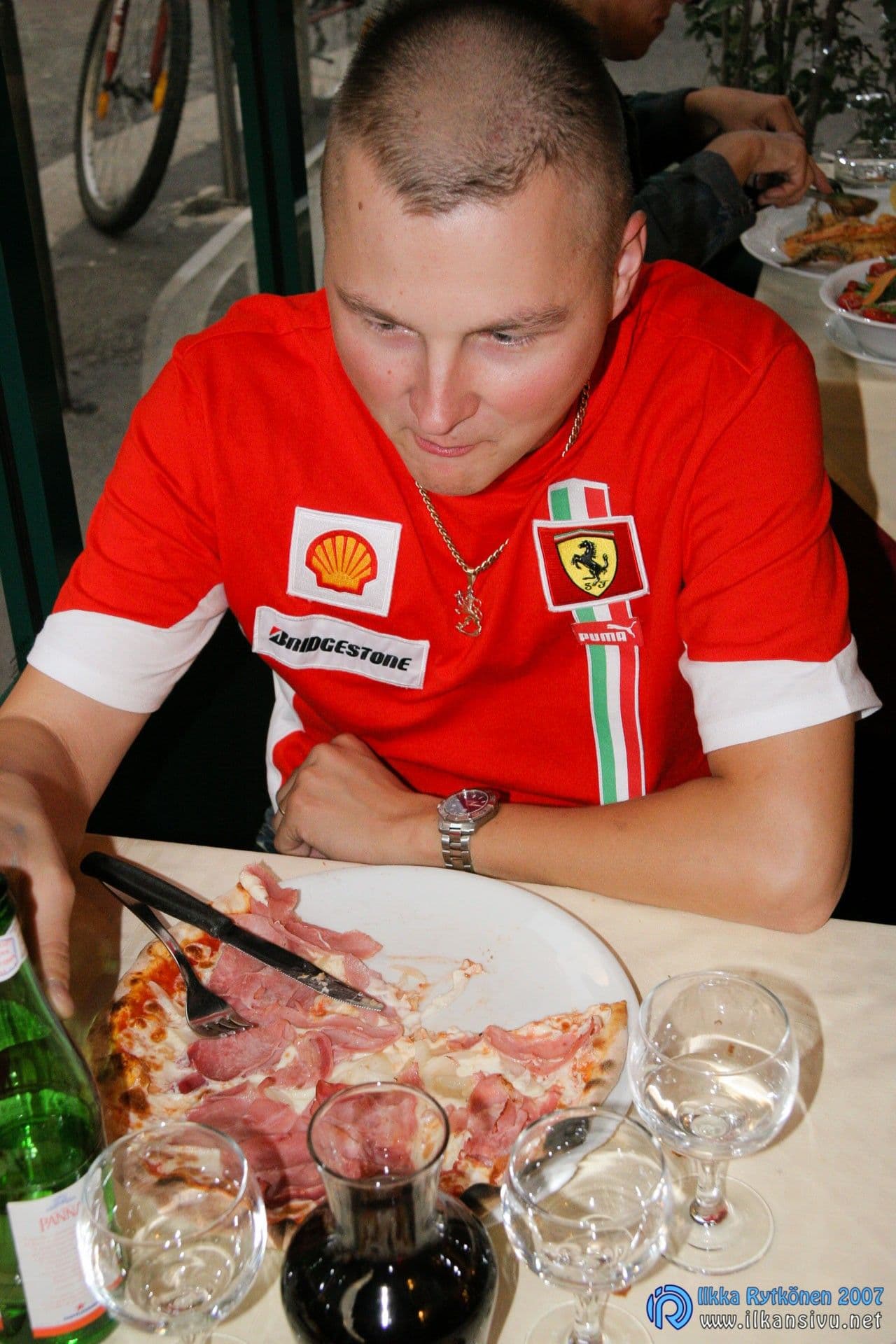 Ristorante The Kitchen, Jari pizzalla.