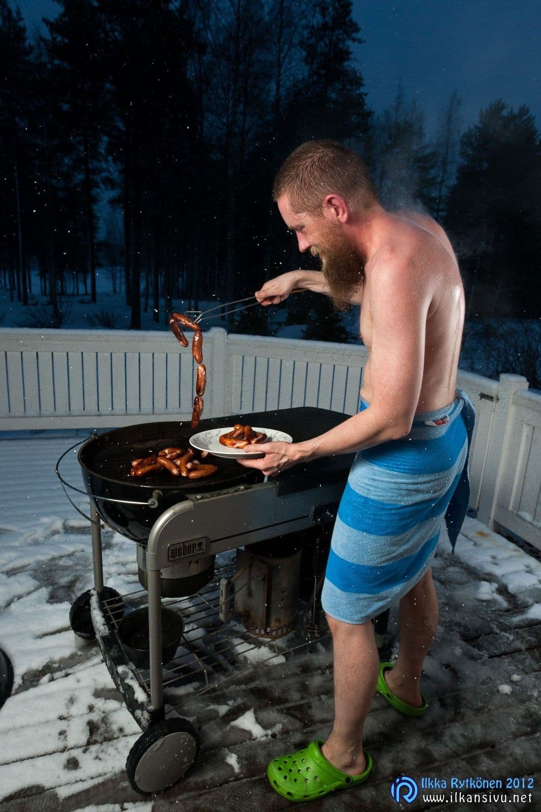 Talvigrillausta räntäsateessa saunan jälkeen