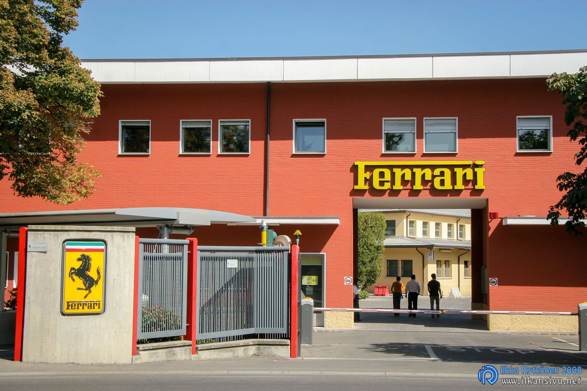 Ferrarin katuautotehtaan vanha pääsisäänkänyti