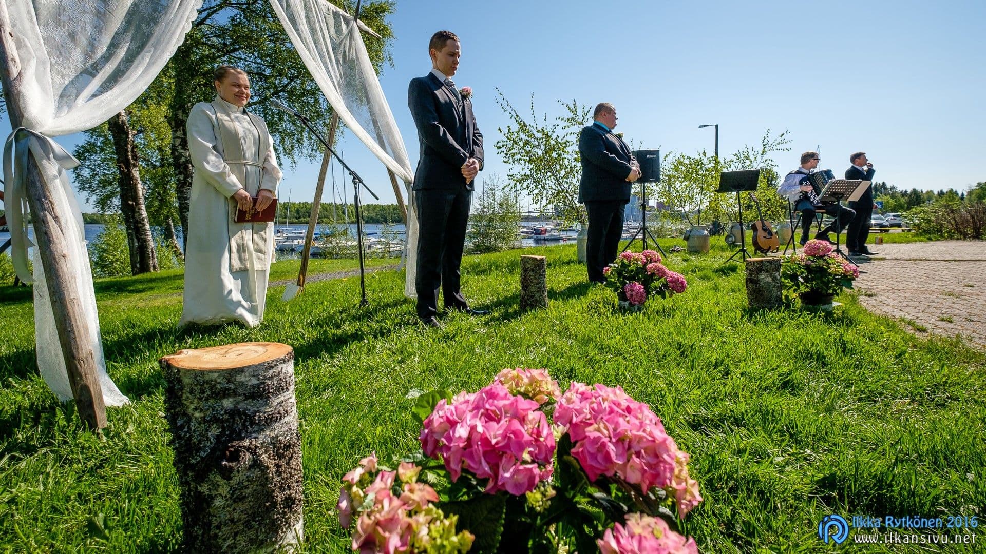 Wedding photograph from Emilia & Jussi, image 6