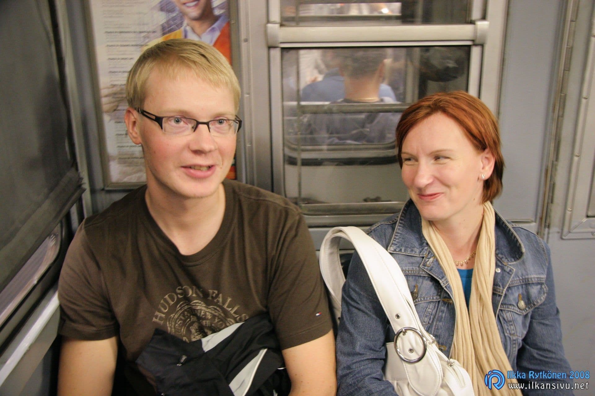 Saku ja Mari metrossa