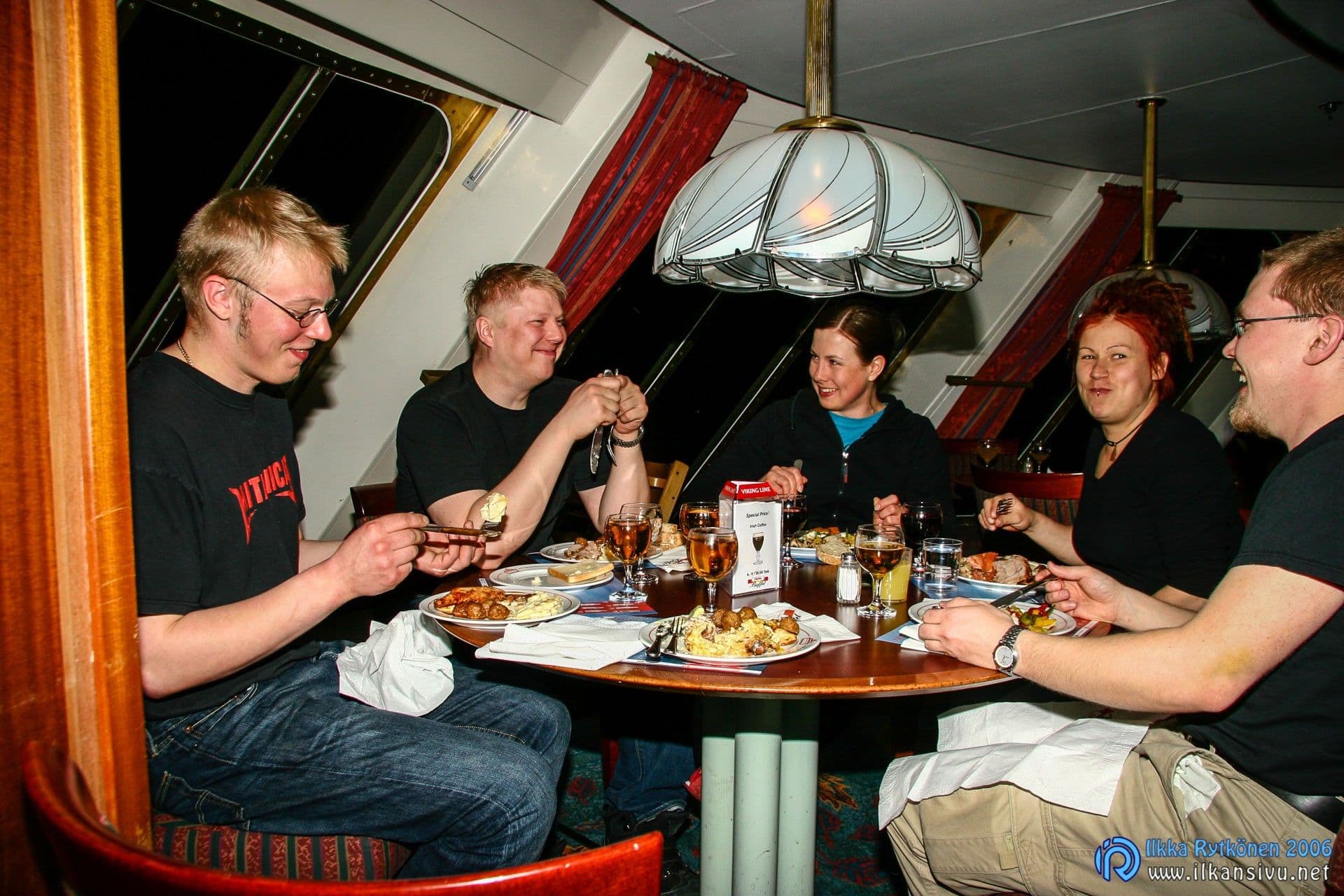 Buffet-illallisella Viking Amorellalla