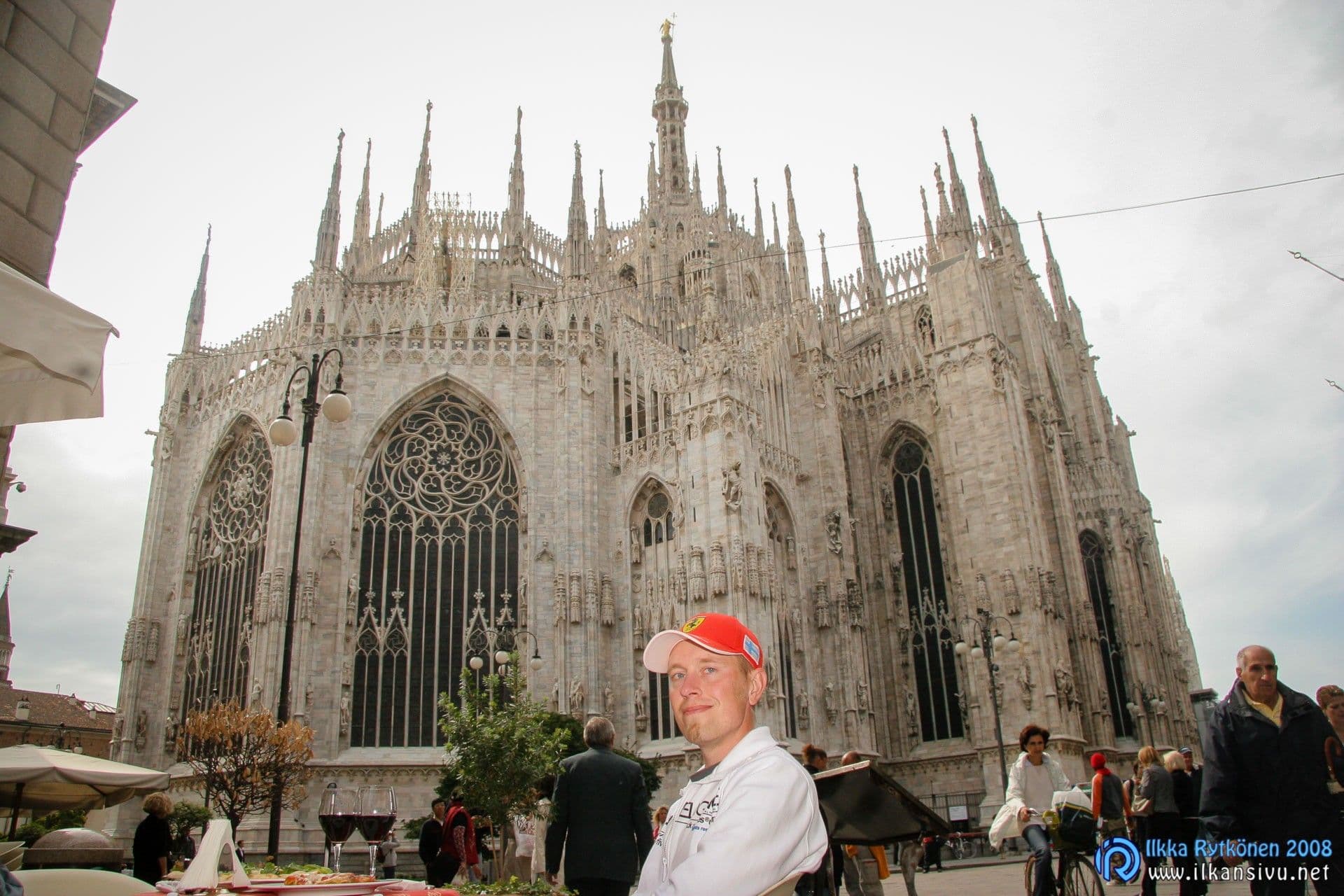 Päivällisellä Duomo di Milanon vieressä