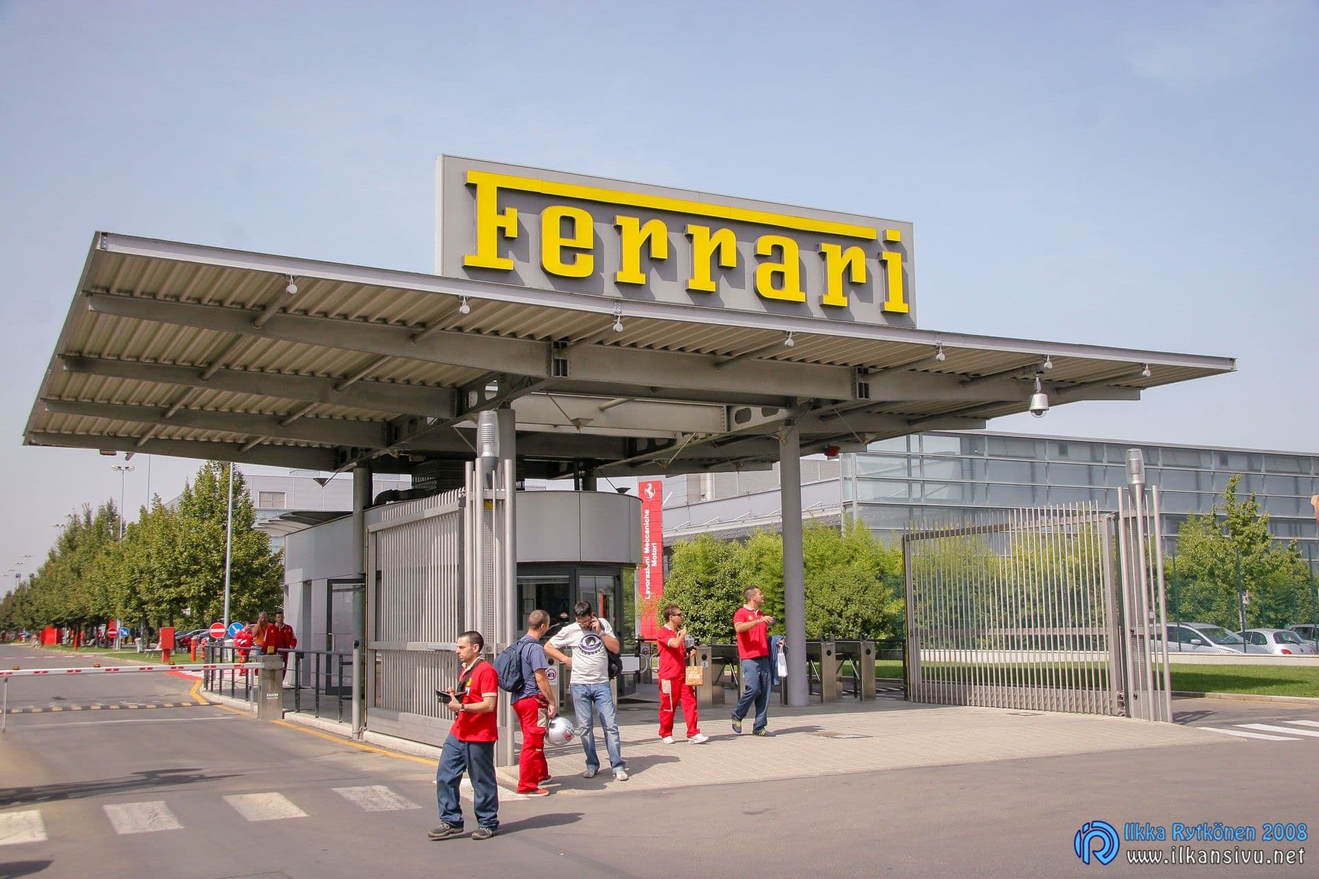 Ferrarin työntekijöitä ilmeisesti lounaalle menossa
